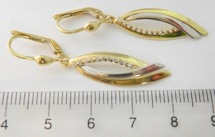 Klenoty Budín Mohutné gravírované zlaté visací náušnice poseté zirkony 585/3,31gr HK2003