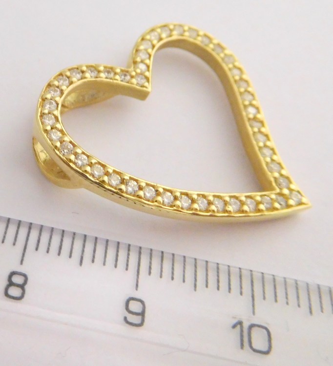 Klenoty Budín Obrovské zlaté srdce poseté mnoha zirkony 585/2,94gr HK3007