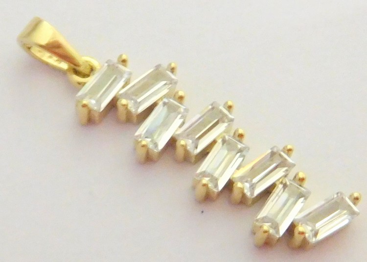 Klenoty Budín Zlatý přívěsek ze žlutého zlata se zirkony 585/1,39gr HK3029