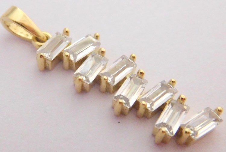 Klenoty Budín Zlatý přívěsek ze žlutého zlata se zirkony 585/1,39gr HK3029