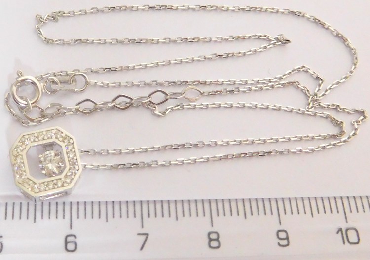 Klenoty Budín Zlatá souprava z bílého zlata s pohybujícím se kamínkem (přívěsek) 585/2,28gr 42-45cm HK4004