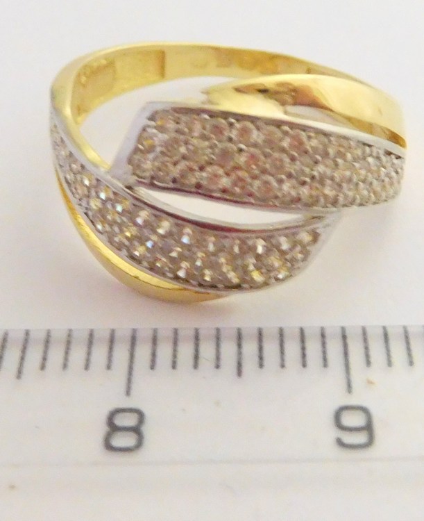 Klenoty Budín Zlatý dámský mohutný prsten se zirkony vel. 53 585/2,60gr HK1020