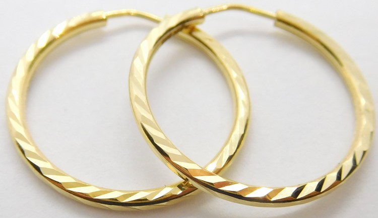 Klenoty Budín Gravírované zlaté kruhy - náušnice průměr 2,6cm 585/1,98gr HK2058