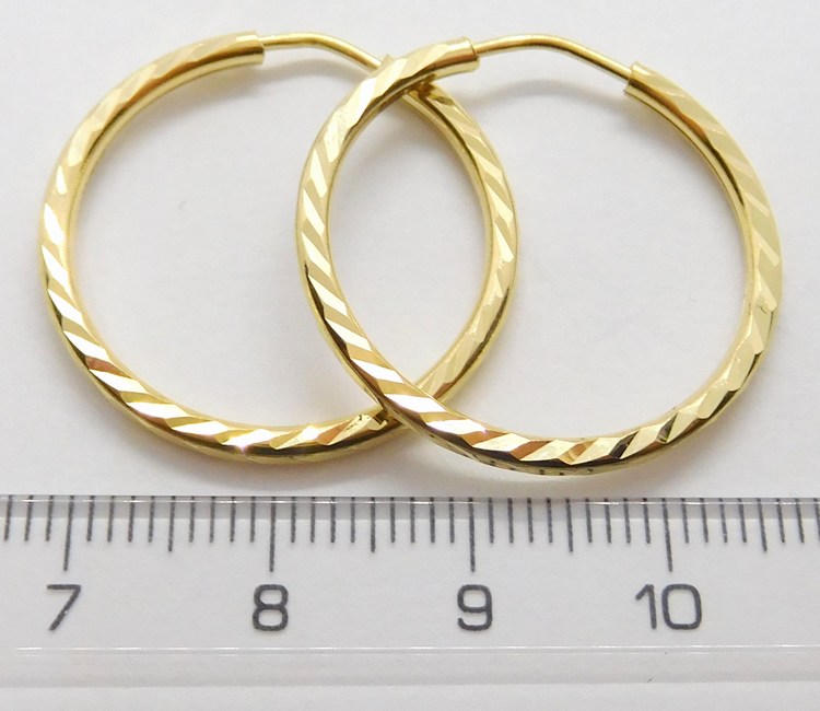 Klenoty Budín Gravírované zlaté kruhy - náušnice průměr 2,6cm 585/1,98gr HK2058
