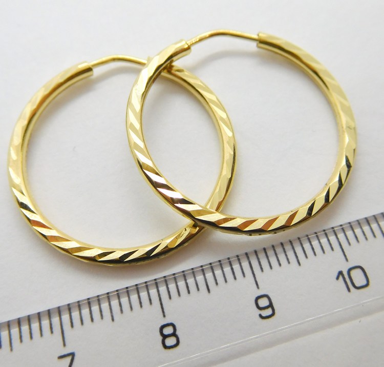 Klenoty Budín Gravírované zlaté kruhy - náušnice průměr 2,6cm 585/1,98gr HK2058