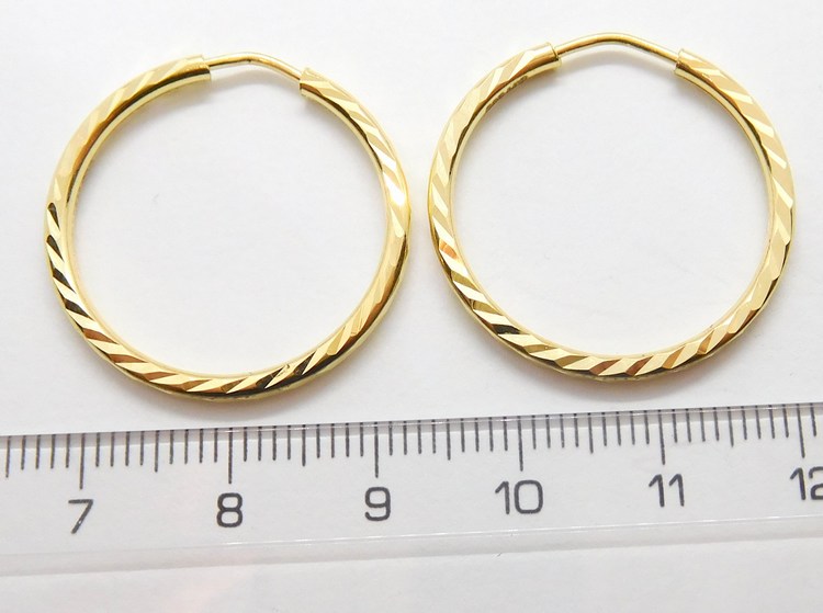 Klenoty Budín Gravírované zlaté kruhy - náušnice průměr 2,6cm 585/1,98gr HK2058