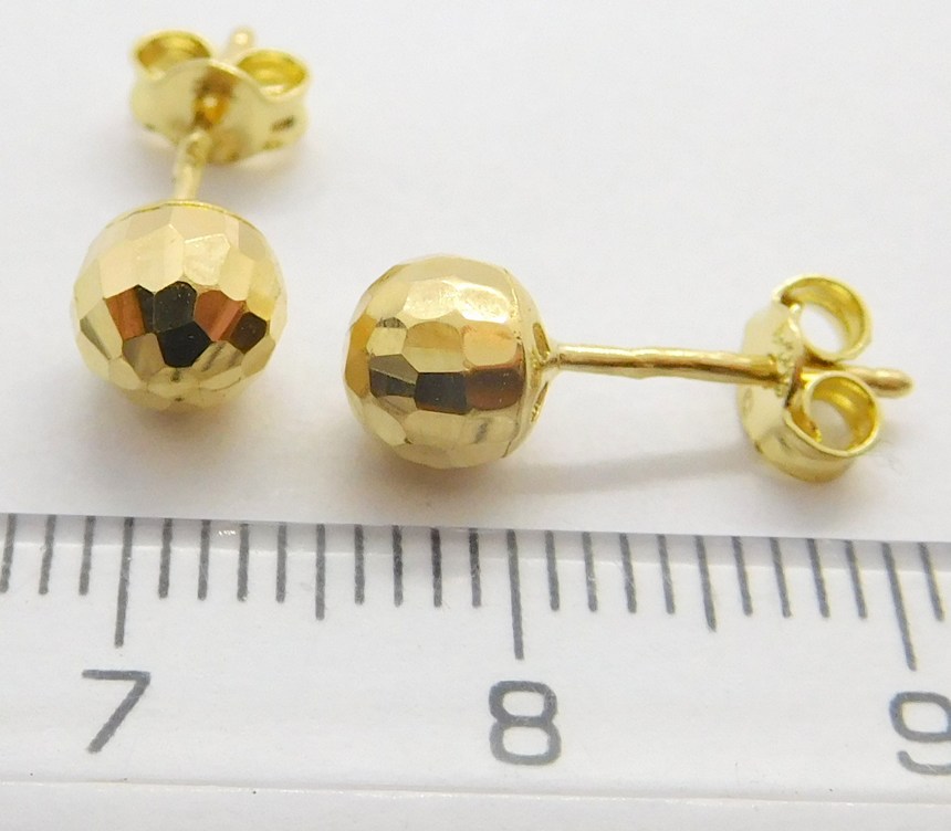 Klenoty Budín Dámské gravírované zlaté pecičky 585/1,20gr HK2096