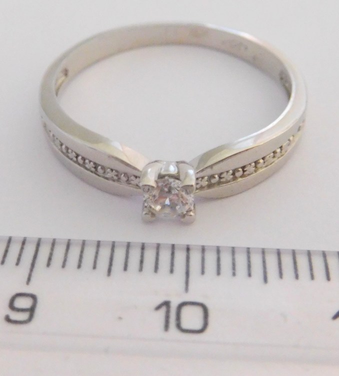 Klenoty Budín Zlatý zásnubní prsten z bílého zlata se zirkony 585/2,23gr vel. 50 H1054