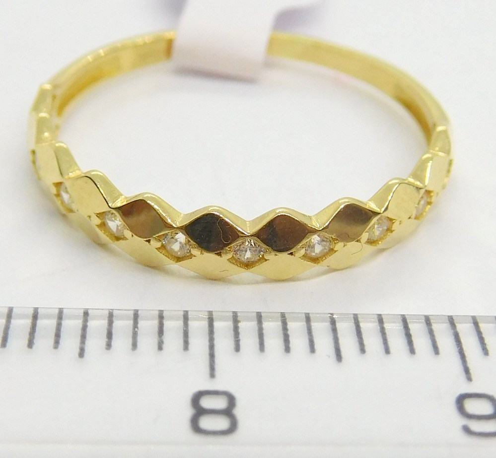 Klenoty Budín Dámský zlatý prsten ze žlutého zlata se zirkony po obvodu 585/1,45gr vel. 56 HK1133