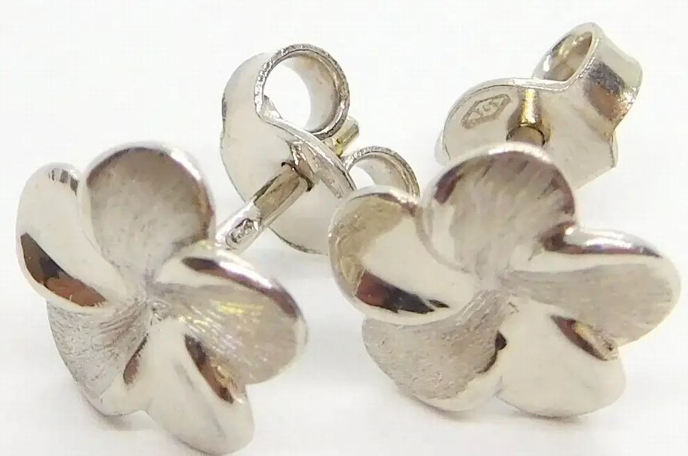 Klenoty Budín Dámské peckové gravírované náušnice na puzetku z bílého zlata 585/1,42gr HK2218