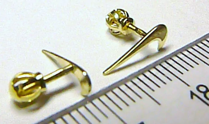 Klenoty Budín Zlaté pecičky - zlaté pecky náušnice ve tvaru NIKE na šroubek 585/0,53gr 231041013