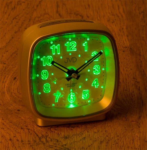 Bílý analogový netikajcí tichý LED budík JVD sweep SRP817.5