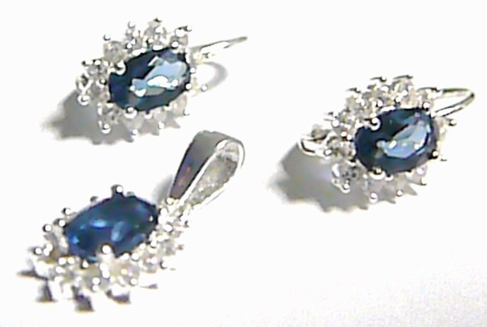 Rhodiovaná stříbrná souprava se zirkony a modrým safírem (Kate Middleton) A010