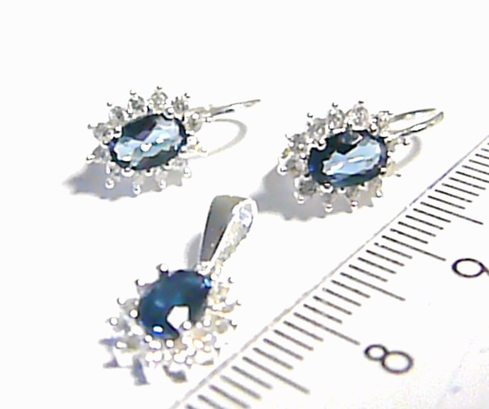 Rhodiovaná stříbrná souprava se zirkony a modrým safírem (Kate Middleton) A010