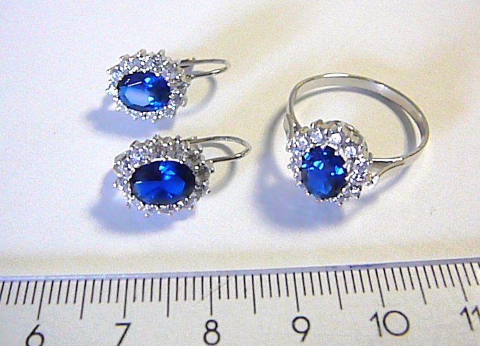 Klenoty Budín Luxusní souprava z bílého zlata Kate Middleton s modrým safírem a zirkony 6,4 gr