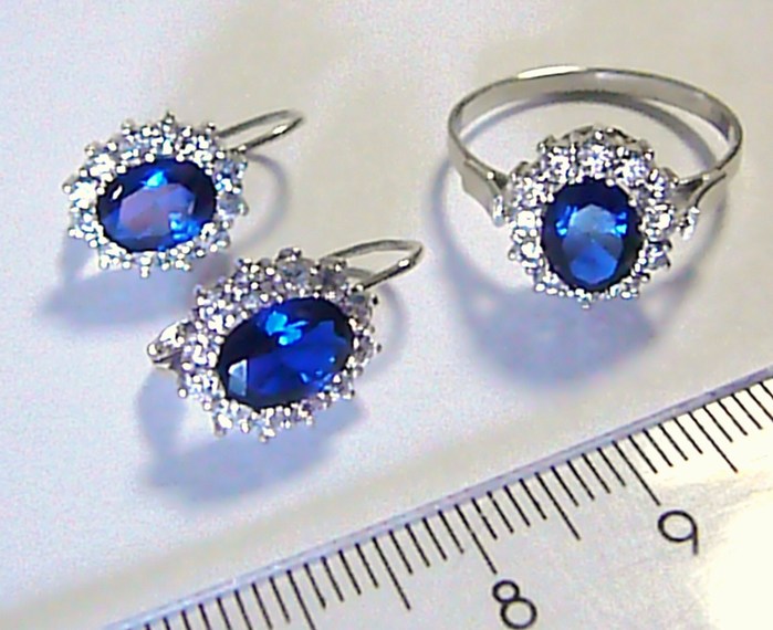 Klenoty Budín Luxusní souprava z bílého zlata Kate Middleton s modrým safírem a zirkony 6,4 gr