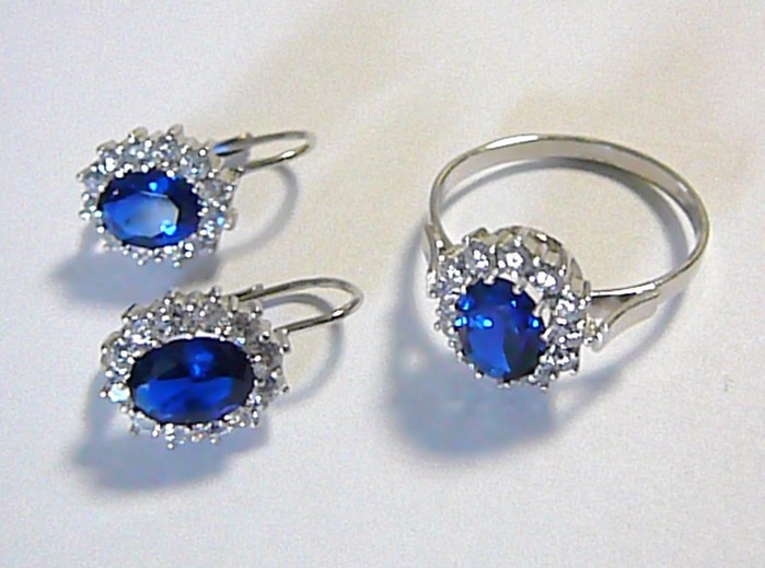 Klenoty Budín Luxusní souprava z bílého zlata Kate Middleton s modrým safírem a zirkony 6,4 gr