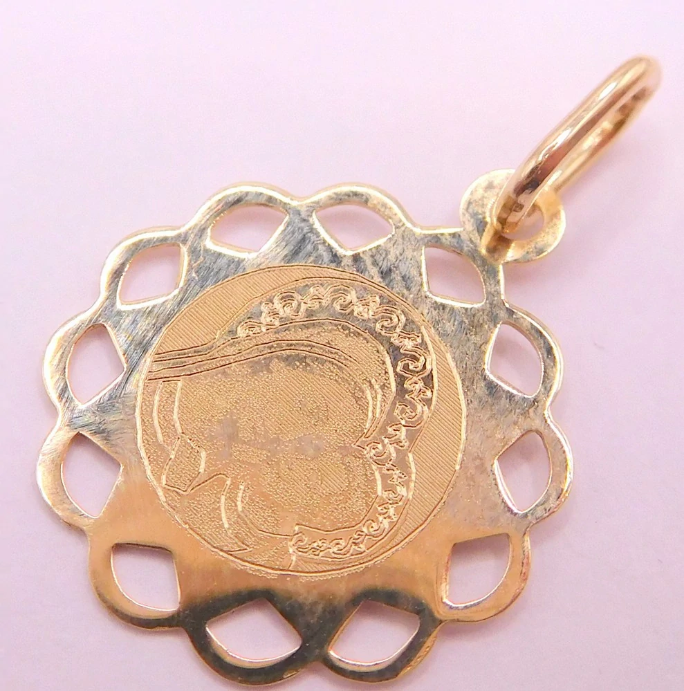 Klenoty Budín Dámský zlatý přívěsek s gravírováním madonka s dítětem 585/0,49gr HK3275