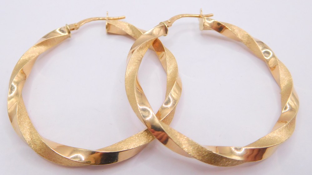 Klenoty Budín Dámské kruhové gravírované zlaté náušnice 3,5cm 585/2,76gr HK2421