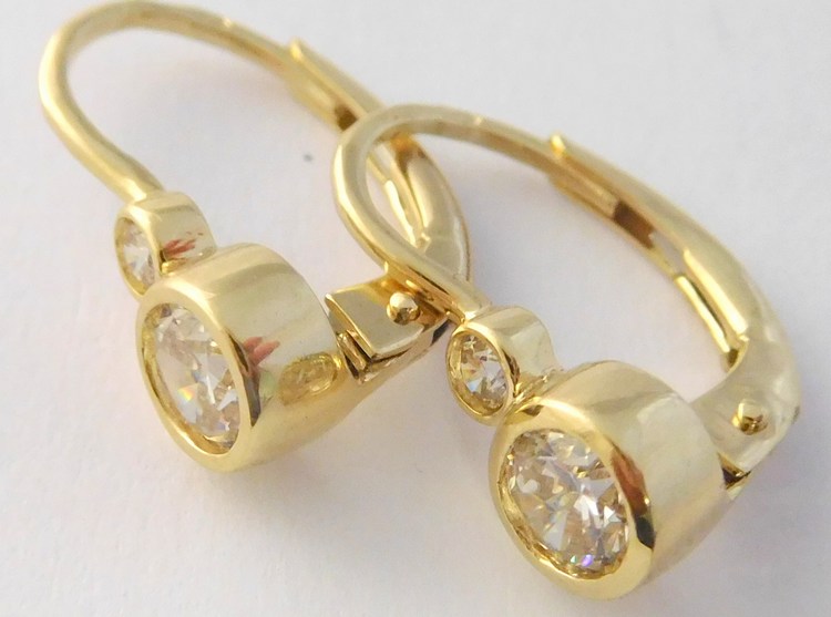 Klenoty Budín Dámské zlaté náušnice na klasické zapínání LUCKY 585/2,02gr HK2382