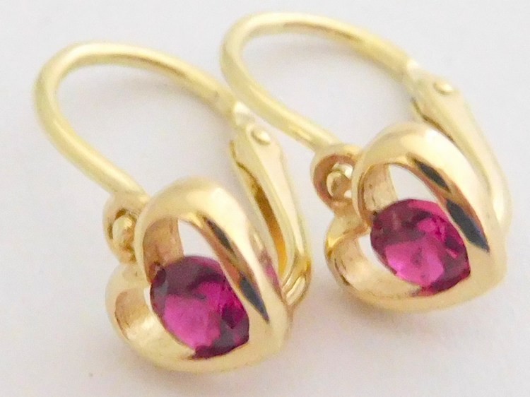 Klenoty Budín Zlaté dětské srdíčkové náušnice s červenými rubíny 585/1,05gr 4030003