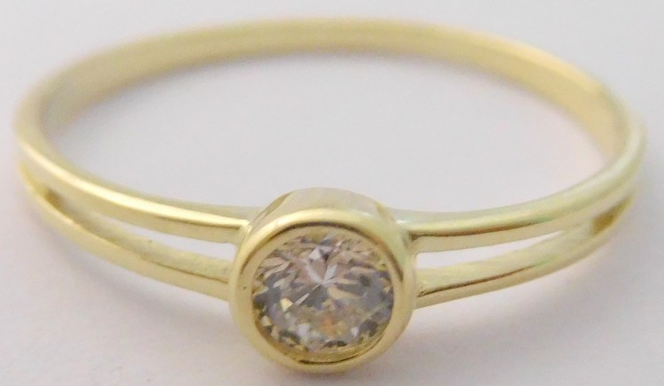 Klenoty Budín Zlatý zásnubní prsten s centrálním zirkonem vel. 53 585/0,99gr 223041295