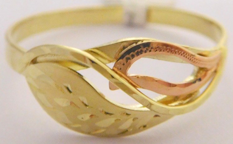 Klenoty Budín Mohutný zlatý prsten s gravírováním 585/1,70gr vel. 58 3210072