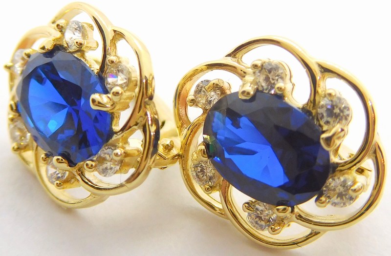 Klenoty Budín Dámské klasické zlaté náušnice s modrými safíry a zirkony 585/2,89gr HK2070