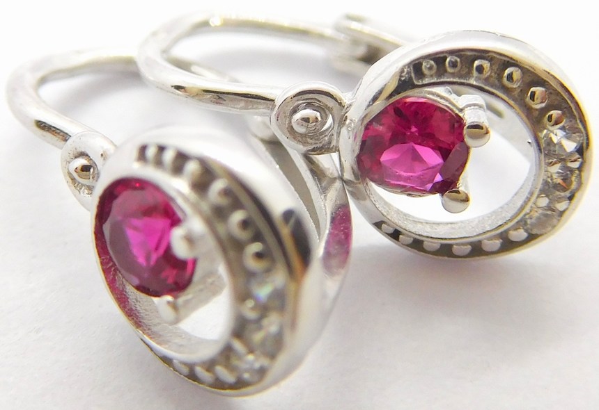 Klenoty Budín Dětské zlaté náušnice z bílého zlata se zirkony a červenými rubíny 585/1,27gr HK2115