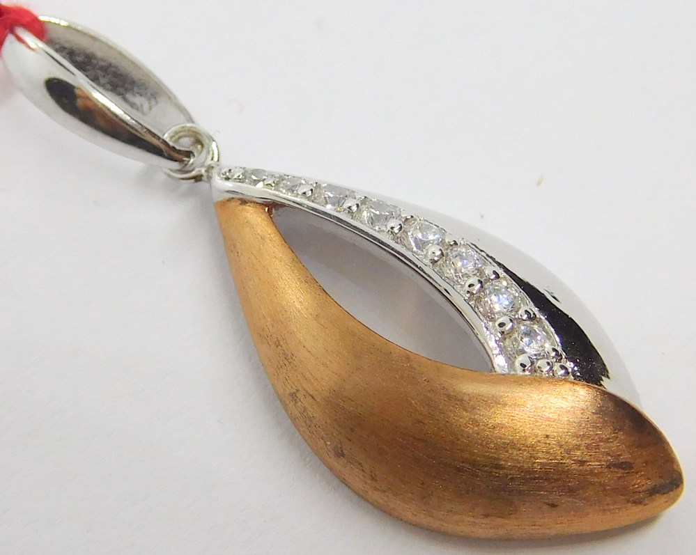 Klenoty Budín Dámský stříbrný přívěsek posetý zirkony matný rose gold 925/1000 VL001