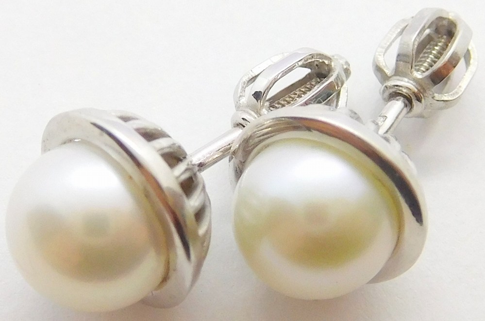 Klenoty Budín Dámské peckové zlaté náušnice s bílými perlami na šroubek 585/3,08gr HK2143