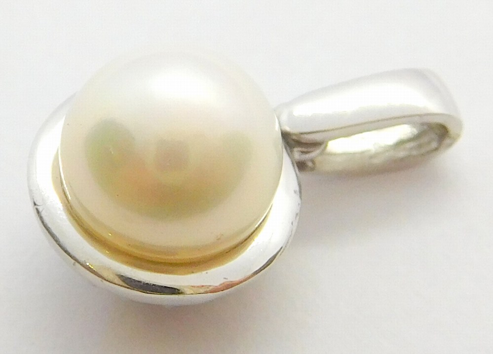 Klenoty Budín Dámské zlatá přívěsek s bílou perlou 585/1,57gr HK3117