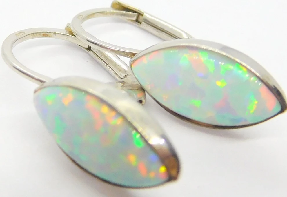 Klenoty Budín Dámské klasické náušnice z blého zlata s bílými opály na patent 585/1,96gr HK2221