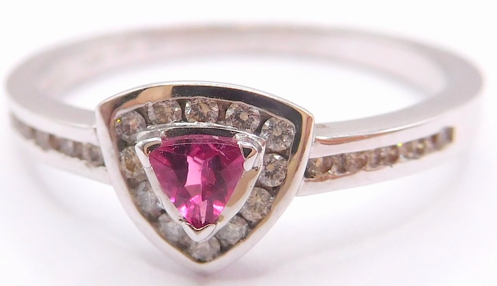 Klenoty Budín Diamantový mohutný zásnubní prsten se turmalínem 585/1,67g vel.53 SKLADEM J-24573 / D006