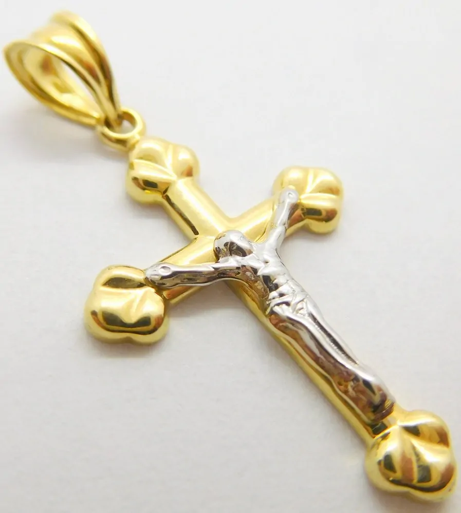 Klenoty Budín Zlatý gravírovaný přívěsek z bílého a žlutého zlata křížek 585/0,83gr 01658