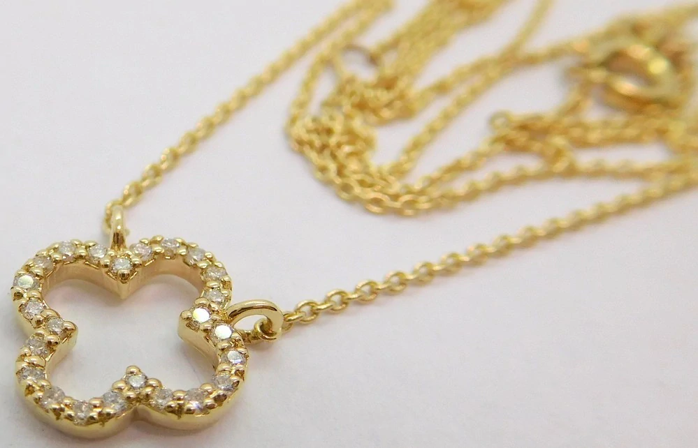 Klenoty Budín Dámský zlatý diamantový náhrdelník s přívěskem diamantový čtyřlístek 585/1,53gr 0,08ct HKD46