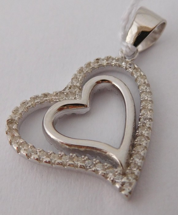 Krásný stříbrný přívěšek se zirkony - srdíčko 030468600006