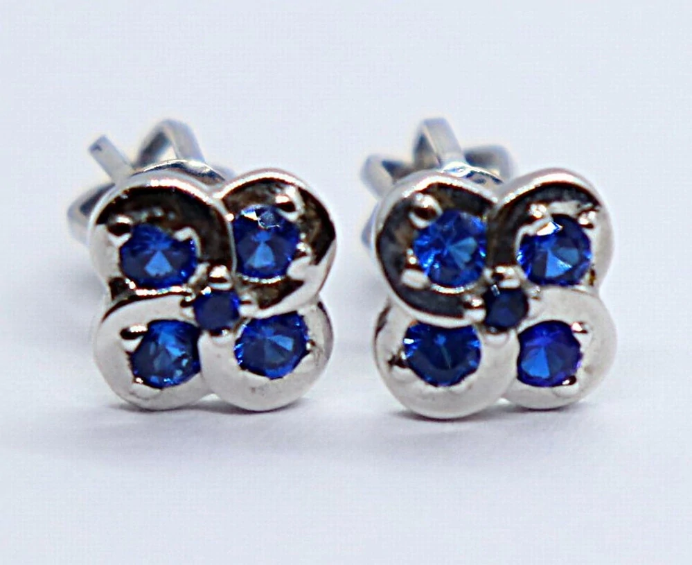 Klenoty Budín Dámské peckové zlaté náušnice na šroubek se safíry z bílého zlata 585/1,56gr HK2363