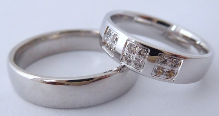 Luxusní zlaté snubní prsteny Couple 585/1000 s diamanty 5P4