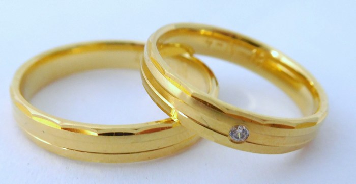 Klenoty Budín Elegantní zlaté snubní prsteny Couple 585/1000 s diamanty 4N18