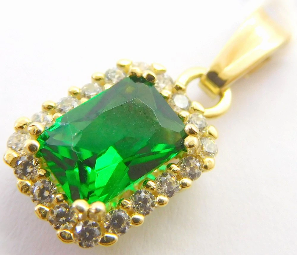 Klenoty Budín Dámský zlatý přívěsek se zirkony a velkým zeleným smaragdem 585/1,21gr HK3263