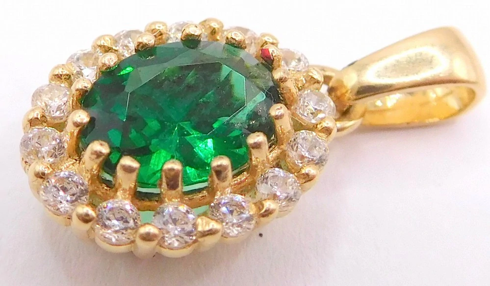 Klenoty Budín Dámský zlatý přívěsek se zirkony a zeleným smaragdem 585/1,18gr H3281