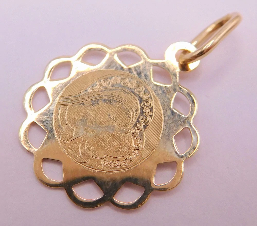 Klenoty Budín Dámský zlatý přívěsek s gravírováním madonka s dítětem 585/0,49gr HK3275