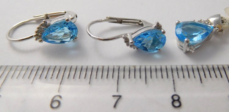 Klenoty Budín Zlatá diamantová souprava s brilianty a BLUE TOPAZY 585/2,40gr 3880062 a 3870153