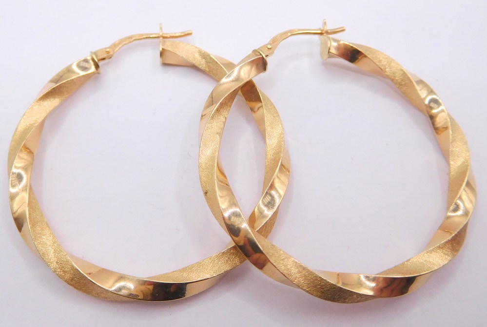 Klenoty Budín Dámské kruhové gravírované zlaté náušnice 3,5cm 585/2,76gr HK2421