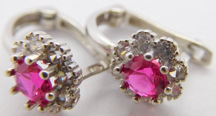 Klenoty Budín Dámské/dívčí zlaté náušnice s červeným rubínem a zirkony 585/1,23gr HK2011