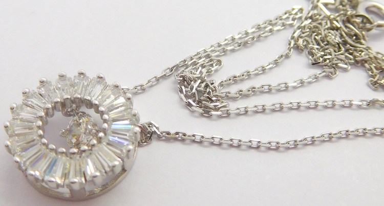 Klenoty Budín Zlatá souprava z bílého zlata s pohybujícím se přívěskem 585/2,80gr 42-45cm HK4003