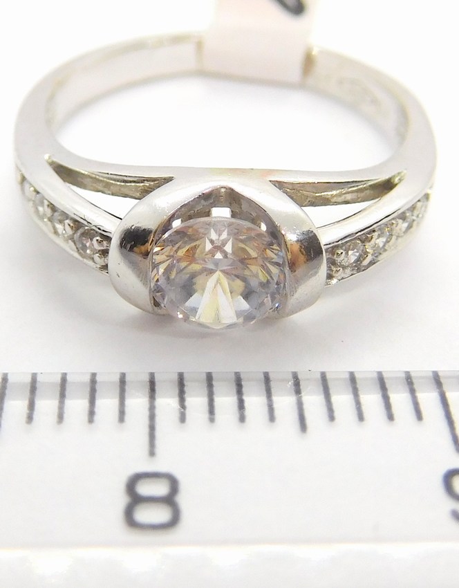 Klenoty Budín Zlatý zásnubní prsten z bílého zlata se zirkony 585/2,30gr vel.48 HK1049