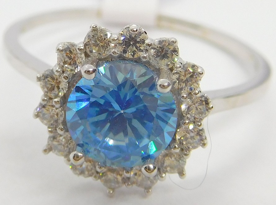 Klenoty Budín Mohutný zásnubní zlatý prsten z bílého zlata se zirkony a modrým topazem 585/2,12gr vel. 59 H280