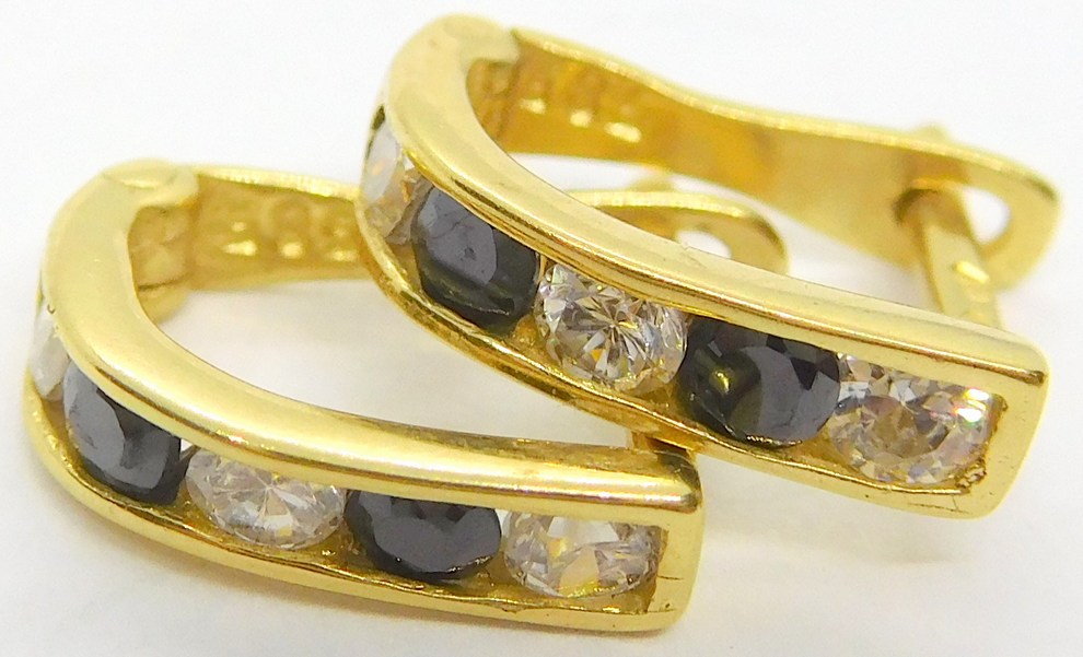 Klenoty Budín Zlaté Dětské dívčí náušnice s černými zirkony  čtvrtkroužky 585/1,07gr H217